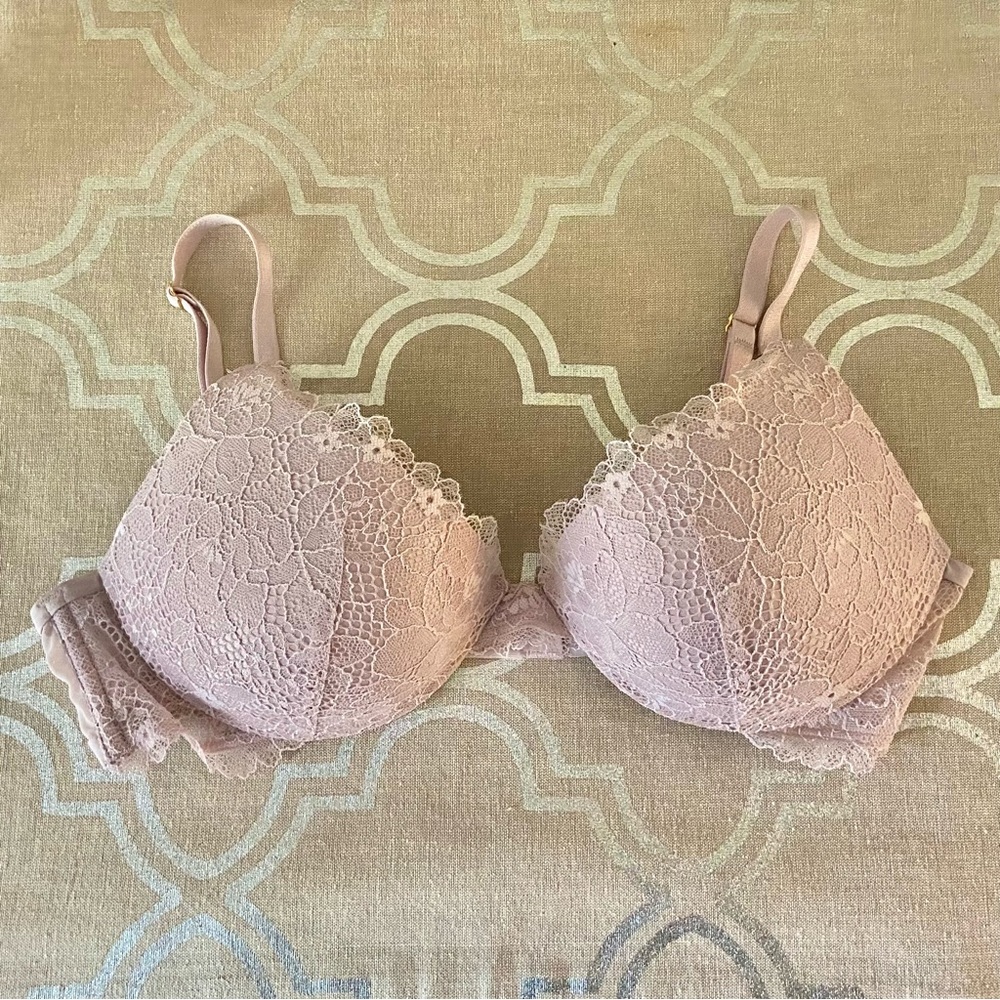 Victoria’s Secret Very Sexy Lace Push-up Bra